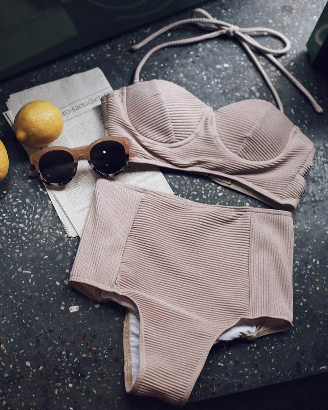 佐野真依子さんのインスタグラム写真 - (佐野真依子Instagram)「■Pleating Cup Swimwear ¥10,000 BLUE BEIGE セクシー大人可愛い大好きなDesignの水着❤︎ ビスチェ型のTOPSと ハイウエストボトムを 合わせたSWIMWEARセットだよ❤︎ プリーツ素材が繊細でお洒落❤︎ ビスチェ型とハイウエストを 合わせる事で露出が少なくて 体系をカバー力ができるよ❤︎ バックスタイルは抜け感のある カッティングデザインに 仕上げました❤︎ 取り外し可能な肩紐付き&レモンパット付きでバストのボリュームをお好みに調整できます❤︎ 大人な印象のBLUEも ヌーディーでセクシーなBEIGE もどっちもオススメです❤︎ @trunc88_official  #trunc88」7月8日 19時07分 - sanomaisanomai