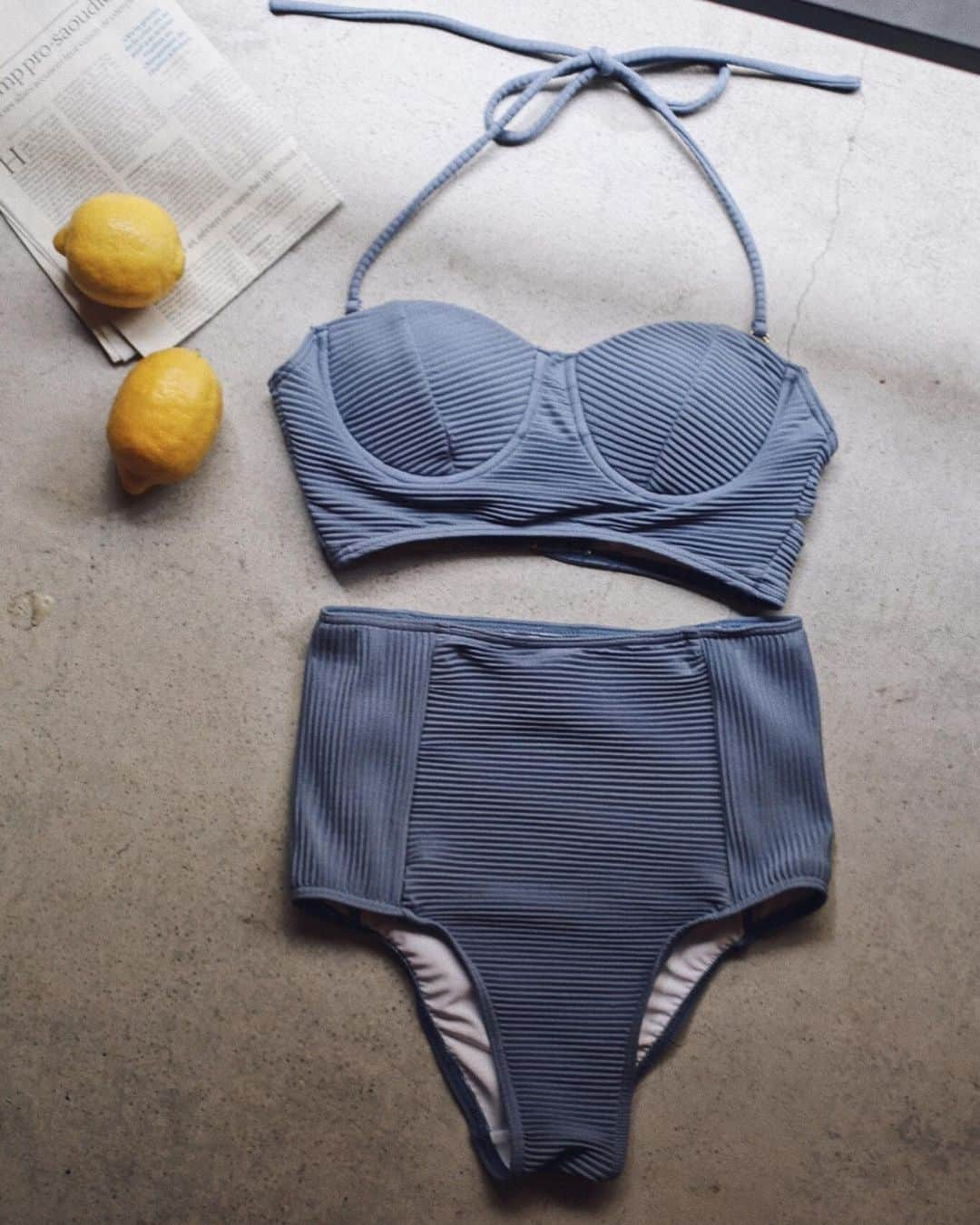 佐野真依子さんのインスタグラム写真 - (佐野真依子Instagram)「■Pleating Cup Swimwear ¥10,000 BLUE BEIGE セクシー大人可愛い大好きなDesignの水着❤︎ ビスチェ型のTOPSと ハイウエストボトムを 合わせたSWIMWEARセットだよ❤︎ プリーツ素材が繊細でお洒落❤︎ ビスチェ型とハイウエストを 合わせる事で露出が少なくて 体系をカバー力ができるよ❤︎ バックスタイルは抜け感のある カッティングデザインに 仕上げました❤︎ 取り外し可能な肩紐付き&レモンパット付きでバストのボリュームをお好みに調整できます❤︎ 大人な印象のBLUEも ヌーディーでセクシーなBEIGE もどっちもオススメです❤︎ @trunc88_official  #trunc88」7月8日 19時07分 - sanomaisanomai