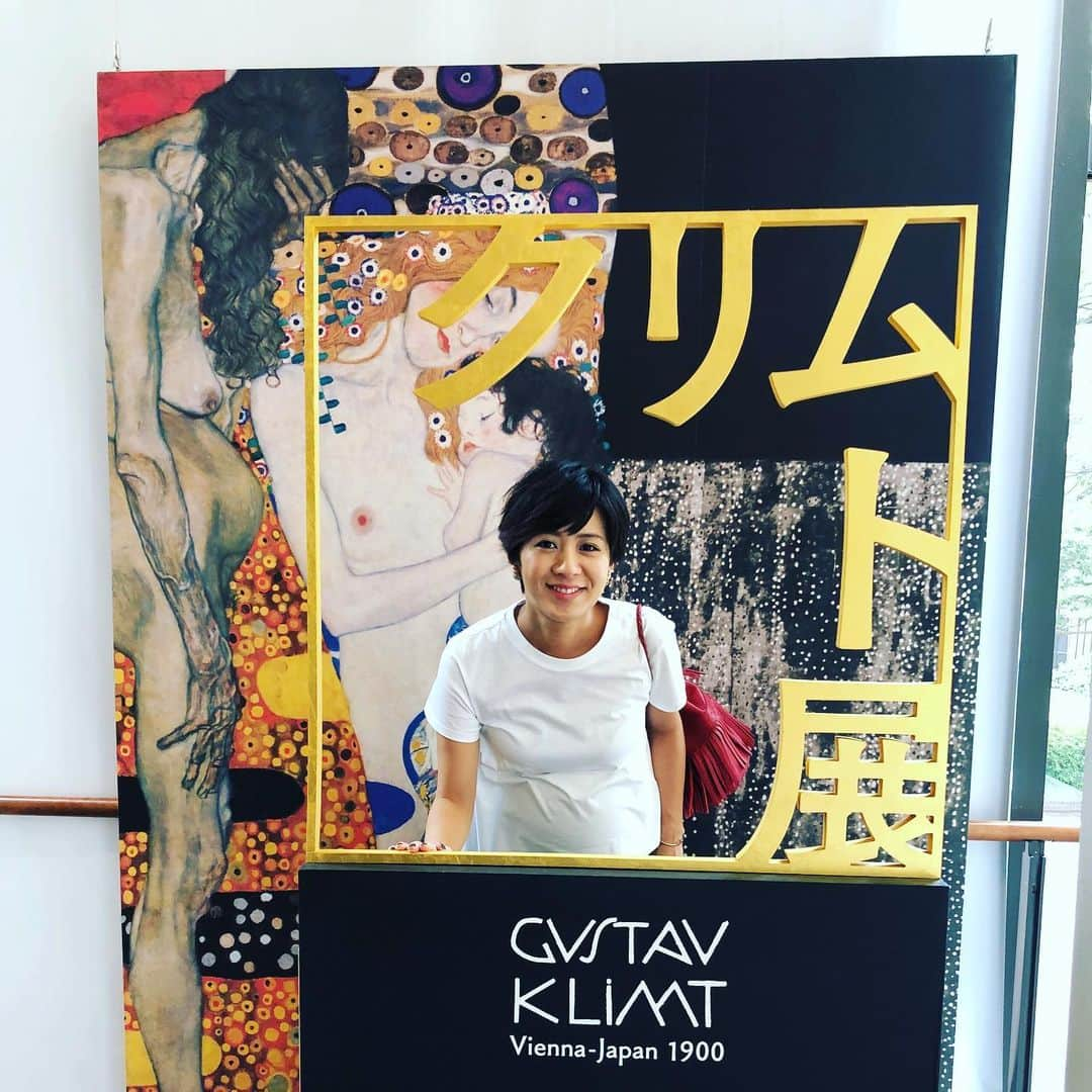 椿原慶子さんのインスタグラム写真 - (椿原慶子Instagram)「ずっと行きたかった クリムト展に行ってきました。  数年前ウィーンに旅行に行った際に"接吻"を見てからというもの、きらきら華やかだけどどこか儚さも感じる作品に魅了されて大好きになった画家クリムト。  数々の作品に心癒されました✨ #クリムト展#クリムト#東京都美術館#ぎりぎり間に合いました」7月8日 19時01分 - keiko_tsubakihara