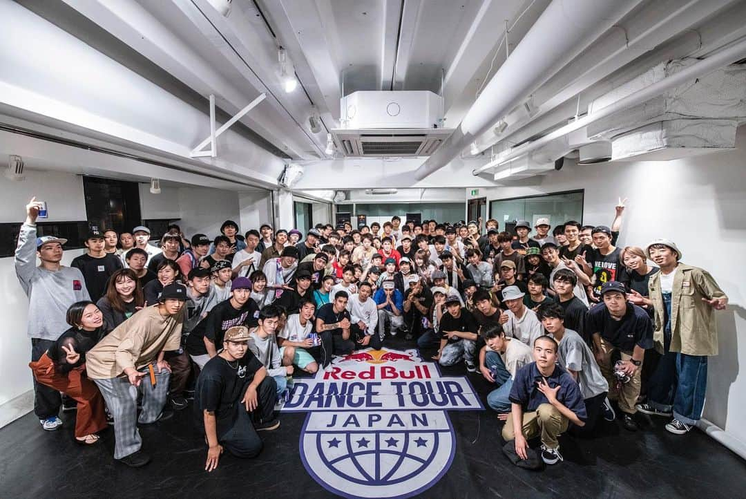 野中泰輔さんのインスタグラム写真 - (野中泰輔Instagram)「Red Bull DanceTour in Japan is over🔚 Thank you for everything @redbulljapan and all staffs 🙏🏽 📸 @littleshao  @redbulljapan @redbulldance #bboyyaisuke #redbulldancetour」7月8日 19時08分 - bboy_taisuke