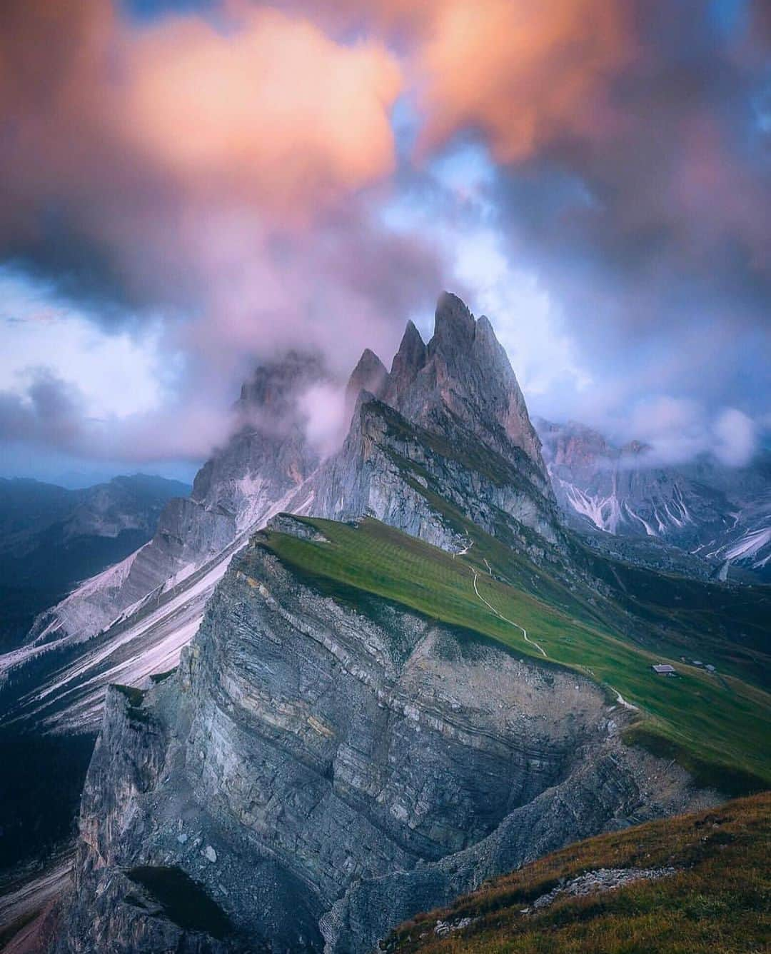 Canon Photographyさんのインスタグラム写真 - (Canon PhotographyInstagram)「Photography | @rachstewartnz  Seceda, Italy  Canon 5Mkiv + 16-35mm ISO 100 | f/10 | 30 secs  #Canon_Photos #Italy #dolomites #mountains」7月8日 19時11分 - cpcollectives