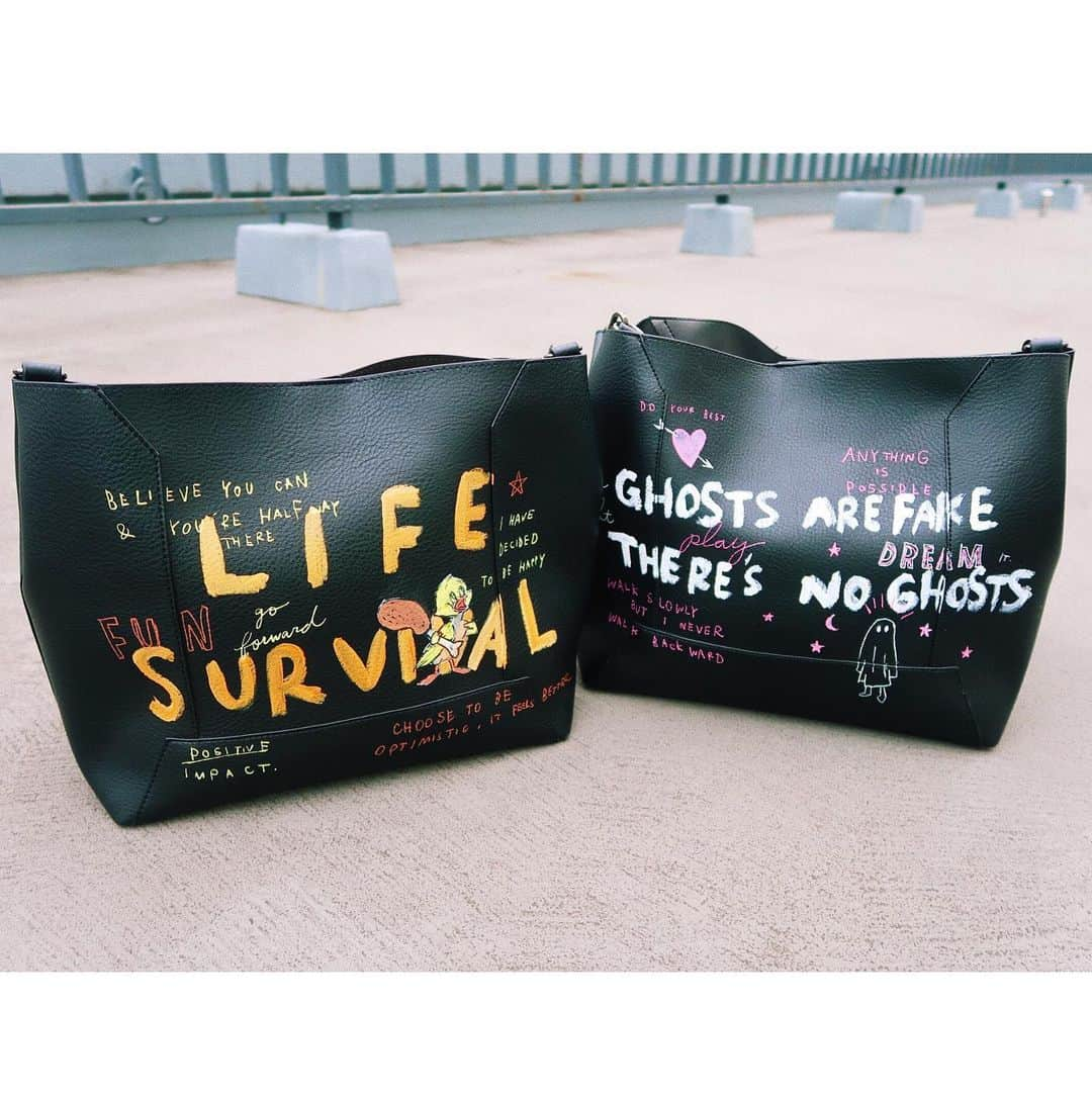 若槻千夏さんのインスタグラム写真 - (若槻千夏Instagram)「Life Survival 🐥  人生はサバイバル。  Ghosts are fake there's no ghosts 👻  オバケなんて嘘さ オバケなんてないさ。  Men probably can't understand why women carry small bags 🙄  男は 女が持つ小さいバッグが きっと理解できないのでしょう。」7月8日 19時30分 - wakatsukichinatsu