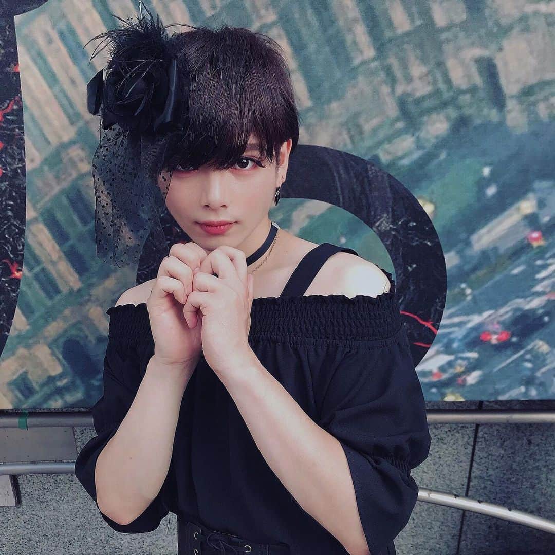 なつめゆうだいのインスタグラム：「撮影で女装したらサブカル系メンヘラになった。  愛が重そう。。。 皆さんひさびさです。 半年ぶりの投稿だけど インスタもそろそろあげていこうと思うよ… ・ ・ ・ ・  #久々の投稿  #メイク #女装 #女装男子  #いいね #撮影」