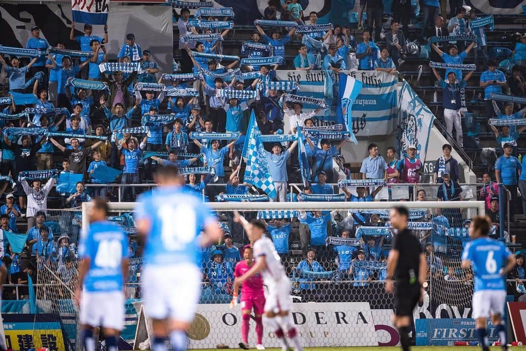 横浜FCさんのインスタグラム写真 - (横浜FCInstagram)「- YOKOHAMA FC Suppoters!! #内田智也 - #yokohamafc #横浜FC #HAMABLUE #HAMAPRIDE #三ツ沢を青にそめよう #サポーター #ニッパツ三ツ沢球技場」7月8日 19時47分 - yokohamafc_official