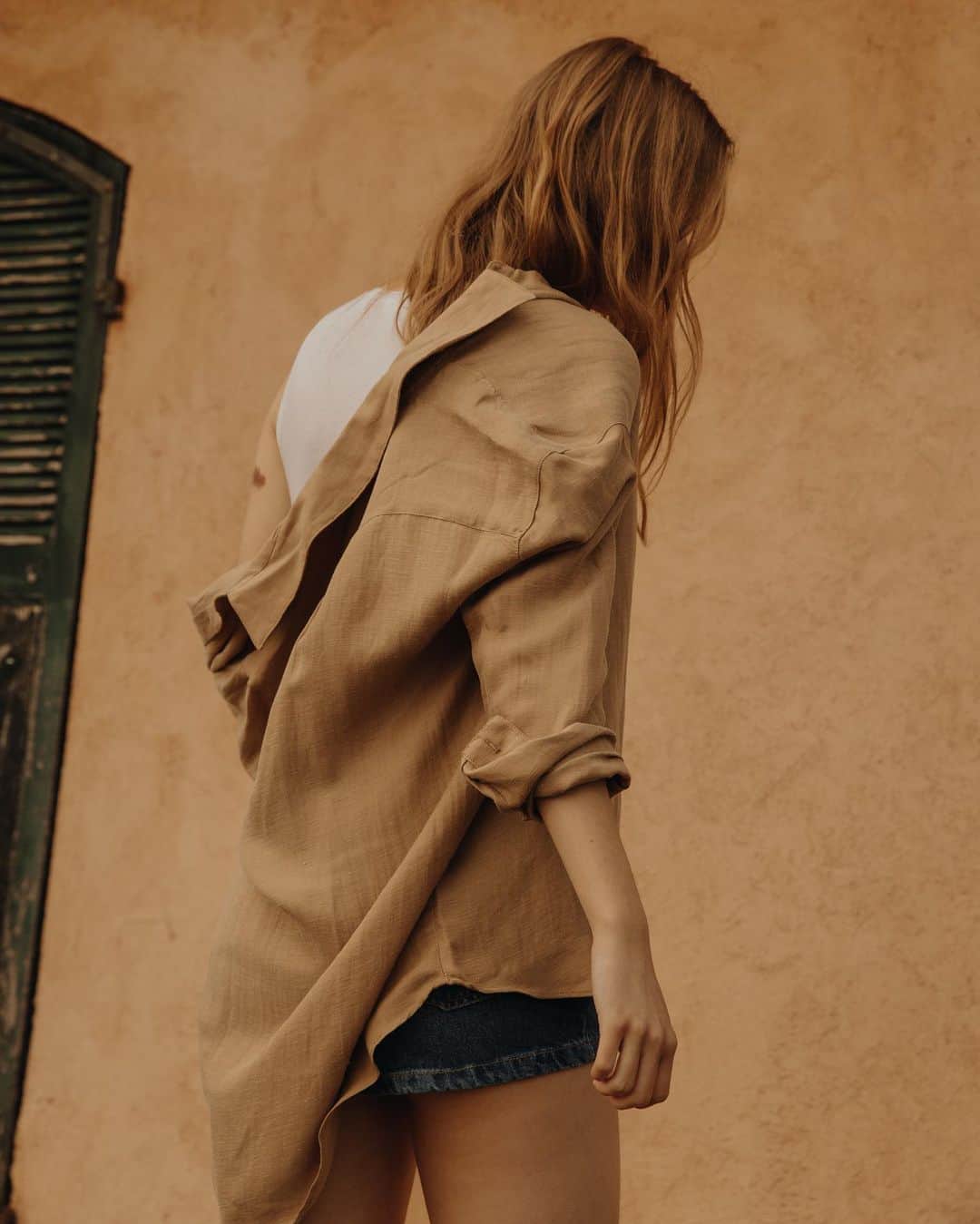 アメリカンビンテージのインスタグラム：「Don’t wanna go back to work ... 😬 #americanvintage #mondaymotivation #ss19 #summer19 #outfit #wardrobe #essential #fabrics #denim」