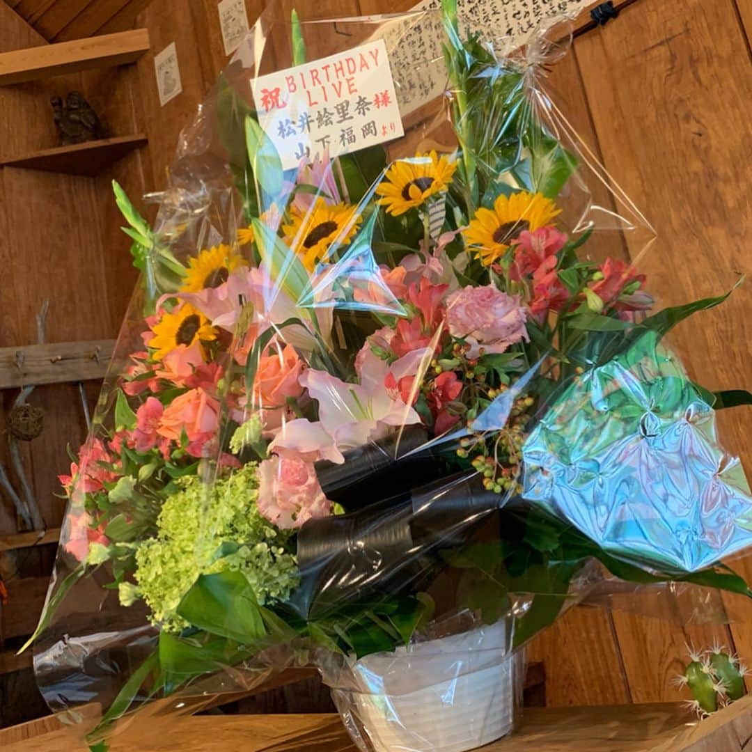 松井絵里奈さんのインスタグラム写真 - (松井絵里奈Instagram)「🎂 2019.07.04奈良 2019.07.07大阪 関西でのライブが無事に 終わりました🙌🏻💓 お越しくださいました皆様 また、お花でのお祝い お野菜ブーケでのお祝い メッセージでのお祝いを くださった皆様。 本当に本当にありがとうございました！！！ たくさんの方々に支えられ 温かい想いに包まれ、 幸せいっぱいの中歌いました♪♪ その瞬間を共有できるライブの楽しさを改めて感じることができました。 ・ 今回のライブからグッズの売り上げの一部を、 飼育放棄などで傷ついた犬たちの保護活動をされている、 奈良の特定非営利法人 @sacoleyline 「LEY-LINE」(レイライン)さんへ寄付させていただくことになりました。 ライブ活動を通して、 みなさんと同じ時間を共有しながら、まずは知ること、行動につなげることをしたいと思いました。 現実として、自分が知らないところで沢山の命が粗末に扱われていることに憤りを感じました。 私はどれだけ愛犬に助けられてきたことか…。🐶♡ ペットの尊い命も人間の命と同じです。 ・ 私ひとりの想いでは小さな結果でしかなかったですが、 当日の募金箱への皆さまの想いがとても嬉しかったです。 今後ともLEY-LINEさんの活動へ温かな応援お願いいたします♡🐶 @erina.music74  音楽アカウントでも 発信していきますね♪ ・ #最高の時間をありがとうございました#サプライズムービーで号泣#最強メンバー#ありがとう #温かいお客様#忘れられない日に#ライブ#奈良#大阪#感謝#マジックマレット さん #サレガマ さん#保護犬#レイライン#犬#犬がいる生活 #松井絵里奈#🎂#七夕#🎋#🎉#💓」7月8日 19時49分 - erina74xx