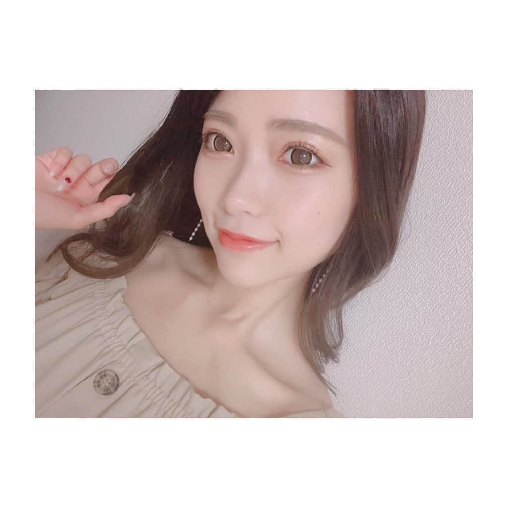 のインスタグラム：「✩‧₊˚ . . 前髪わけわけ👩🏻🎀 雨が続いて毎日眠いよ〜😪💭 . . #instadaily #instalike #instalove #instafollow #japangirl #instagood #instapic #me #selfie #followme #model #smile #팔로우 #소통 #셀카 #셀카그램 #셀카타임 #셀피 #셀스타그램 #훈스타그램 #팔로미 #얼스타그램 #모델 #セルカ #自撮り女子 #フリーモデル #フリーランス #黒髪女子」