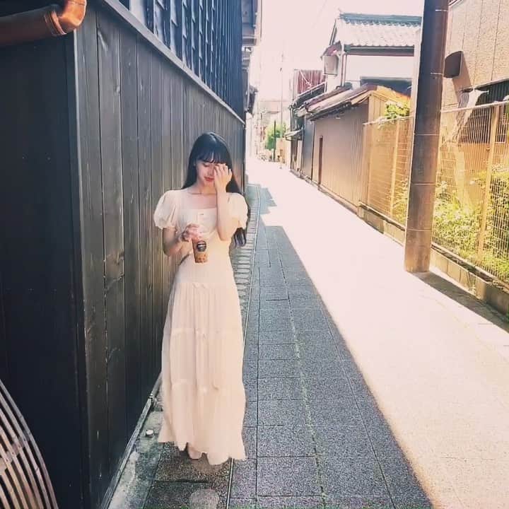酒元麻衣（まいへー）のインスタグラム：「土曜日は犬山城デート🏯 私は何度も行ったことあるけどぽんは初めて😊まったり食べ歩きして帰りに神社巡りして帰りました♥︎城下町で親友のあみと初めましてのエステラに会いました🌷2人とも浴衣可愛かった♡ 日曜日は家の掃除して、夕方からペットショップ行ったり、、店内をいつも歩いてるカメ店長🐢寝てた😳 . . #犬山城#犬山城下町」