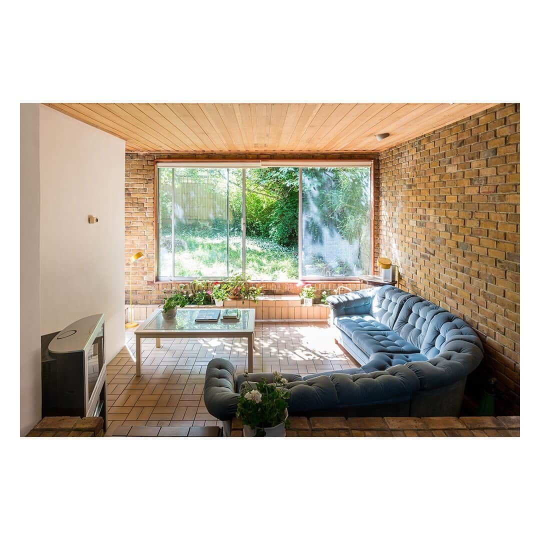 The Modern Houseさんのインスタグラム写真 - (The Modern HouseInstagram)「#forsale a mid-century Span house in Putney. Click the link in our bio to see the sales particulars.」7月8日 19時53分 - themodernhouse