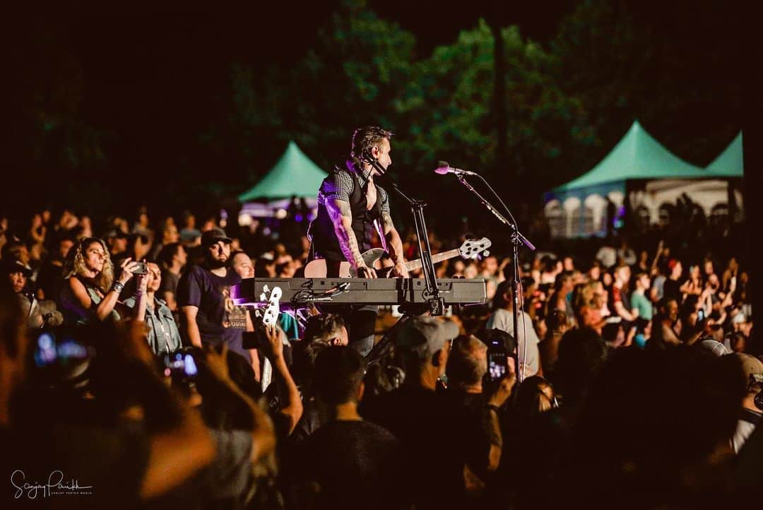 Shinedownさんのインスタグラム写真 - (ShinedownInstagram)「What a weekend Shinedown Nation! Thanks for joining us Bethel and Syracuse NY... See you tomorrow Toronto 🤘 . . 📷 @sanjayparikhphoto #shinedown #shinedownnation #attnattnworldtour」7月9日 5時28分 - shinedown