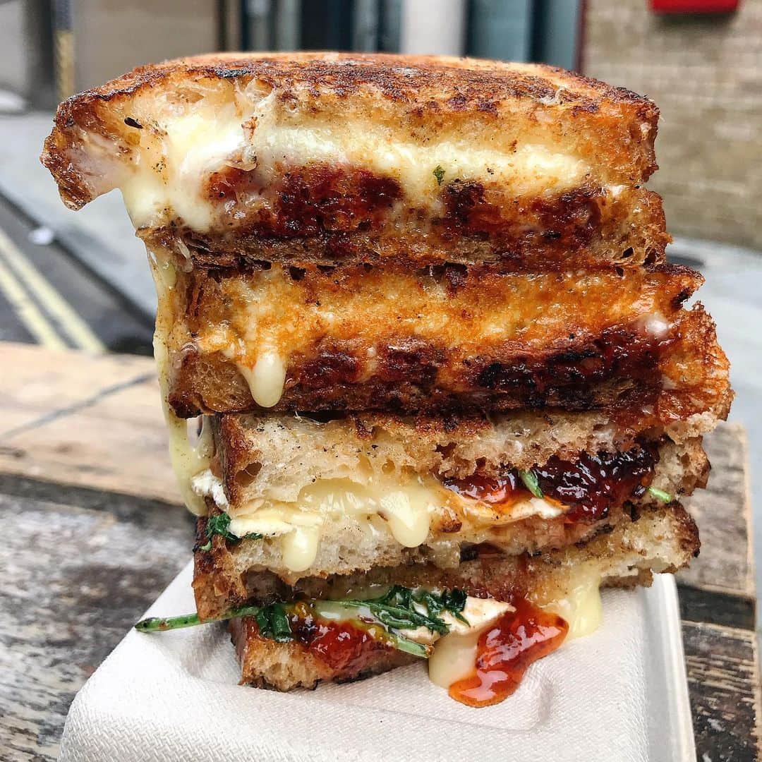 Eat With Steph & Coさんのインスタグラム写真 - (Eat With Steph & CoInstagram)「Cheesy toastie stack of dreams!!!! Holy moly these toasties by @thecheesetruck were UNREAL 😍 The Brie one was defo my fave, paired with that chilli jam, my god I’m salivating as I write this... definitely check them out at @maltbystmarket 📷 @verna.banana #invite #cheese #toasty #cheesy #cheeseporn #foodporn #insane #recommended #delicious #yum #streetfood」7月9日 5時24分 - eatwithsteph_ldn