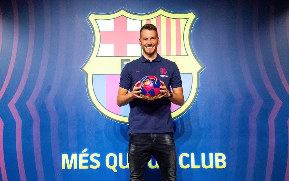 ノルベルト・ムラーラ・ネトのインスタグラム：「Estic molt feliç de ser blaugrana. Visca el Barça! 🔵🔴 @fcbarcelona #forçaBarça」