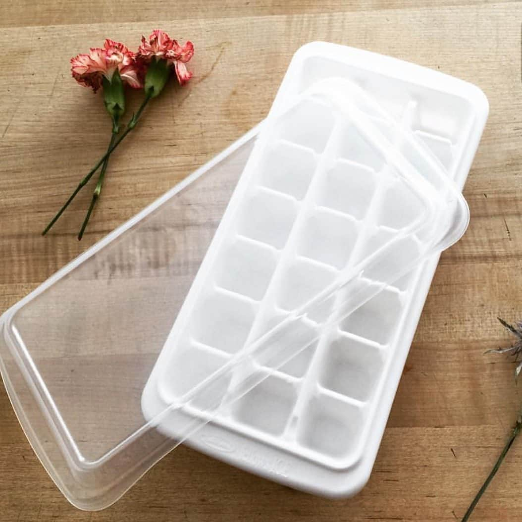 Lustrowareさんのインスタグラム写真 - (LustrowareInstagram)「Add more flavor to your #detoxwater ! 🤩 Make your own flavored ice cubes to help you achieve your goals this summer!  Get your set of 3 here: www.amazon.com/lustroware — #lustroware #icecubes #blueberry #mint #clean #healthyliving #healthyeating #green #fun #socal #better #prep #bluemonday」7月9日 6時03分 - lustroware