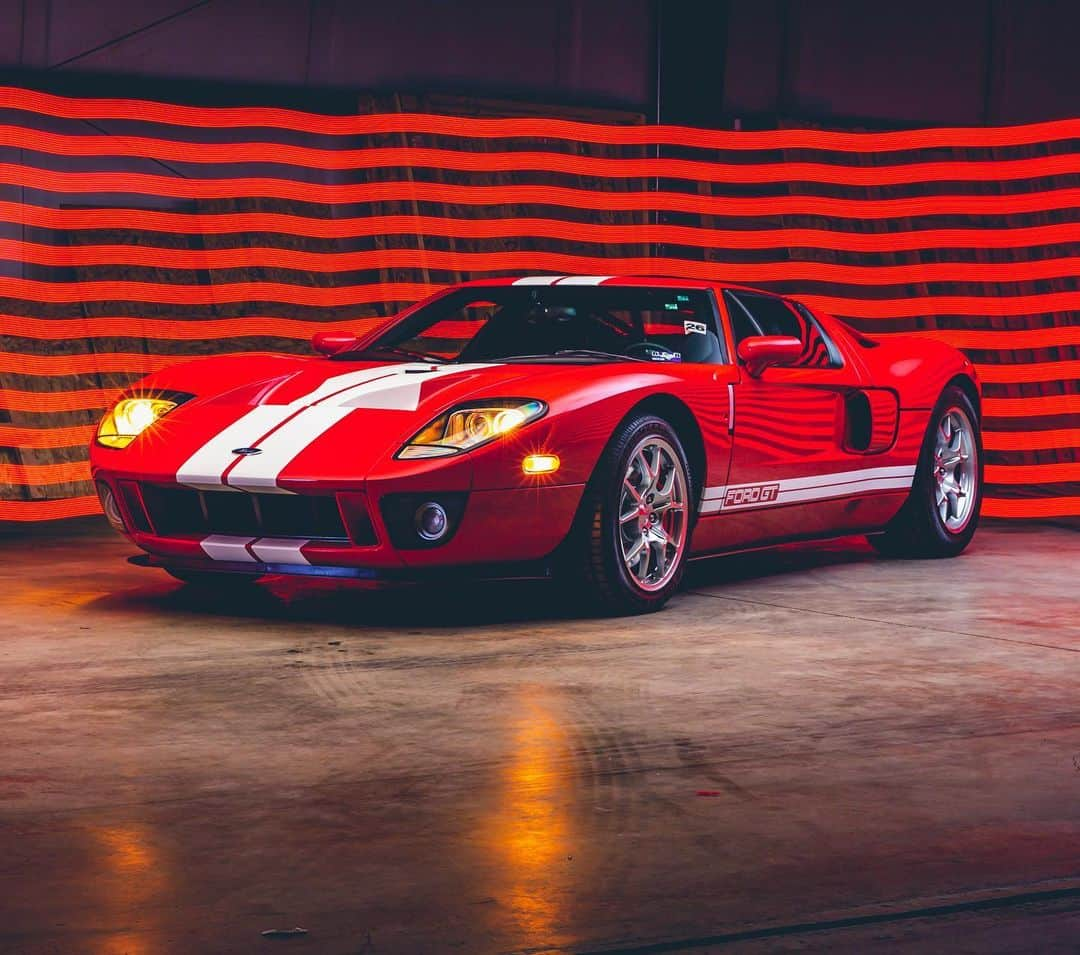 サザビーズさんのインスタグラム写真 - (サザビーズInstagram)「Calling all car lovers! This 2006 Ford GT is now available without reserve through our online-only, single-lot car auction series, in partnership with @rmsothebys. Open for biding until this Thursday, 11 July at 12:00 pm EDT, the car is a modern homage to Ford’s racing heritage, celebrating their highly successfully GT40 program of the 1960s, with which the marque won Le Mans an impressive four consecutive times. Produced just for the 2005 and 2006 years, only 4,033 examples of the retro-style all-American supercar were built. For more information and to bid, visit sothebys.com #ford #fordgt #rmsothebys」7月9日 6時00分 - sothebys