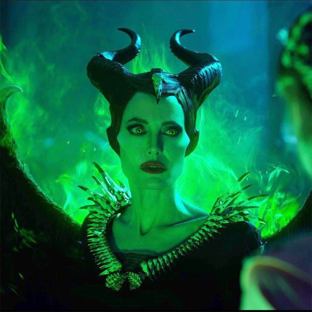 HYPEBEASTさんのインスタグラム写真 - (HYPEBEASTInstagram)「#HypeFlix: @disney shares the first full trailer for 'Maleficent: Mistress of Evil' featuring Michelle Pfeiffer taking on the role of the new queen. Disney states that the sequel will follow several years after the events of the original as Maleficent and Princess Aurora “form new alliances and face new adversaries in their struggle to protect the moors and the magical creatures that reside within.” Click the link in bio to watch now.⁠ Photo: @disney」7月9日 6時00分 - hypebeast