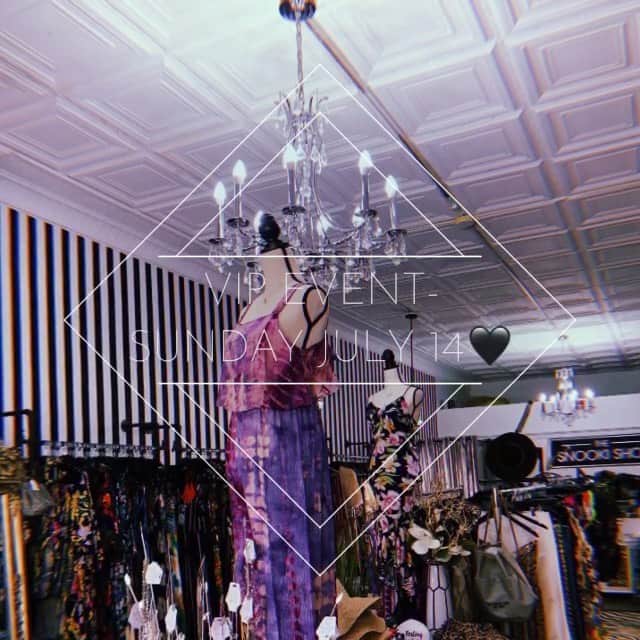 ニコール・ ポリッツィのインスタグラム：「WOOT so excited for my event July 14!! Poppin 🥂 & shopping my latest arrivals with me!🖤 25% off total purchase, goodie bags & raffle winners! See you there queens 🖤 link in story for tickets @thesnookishop」