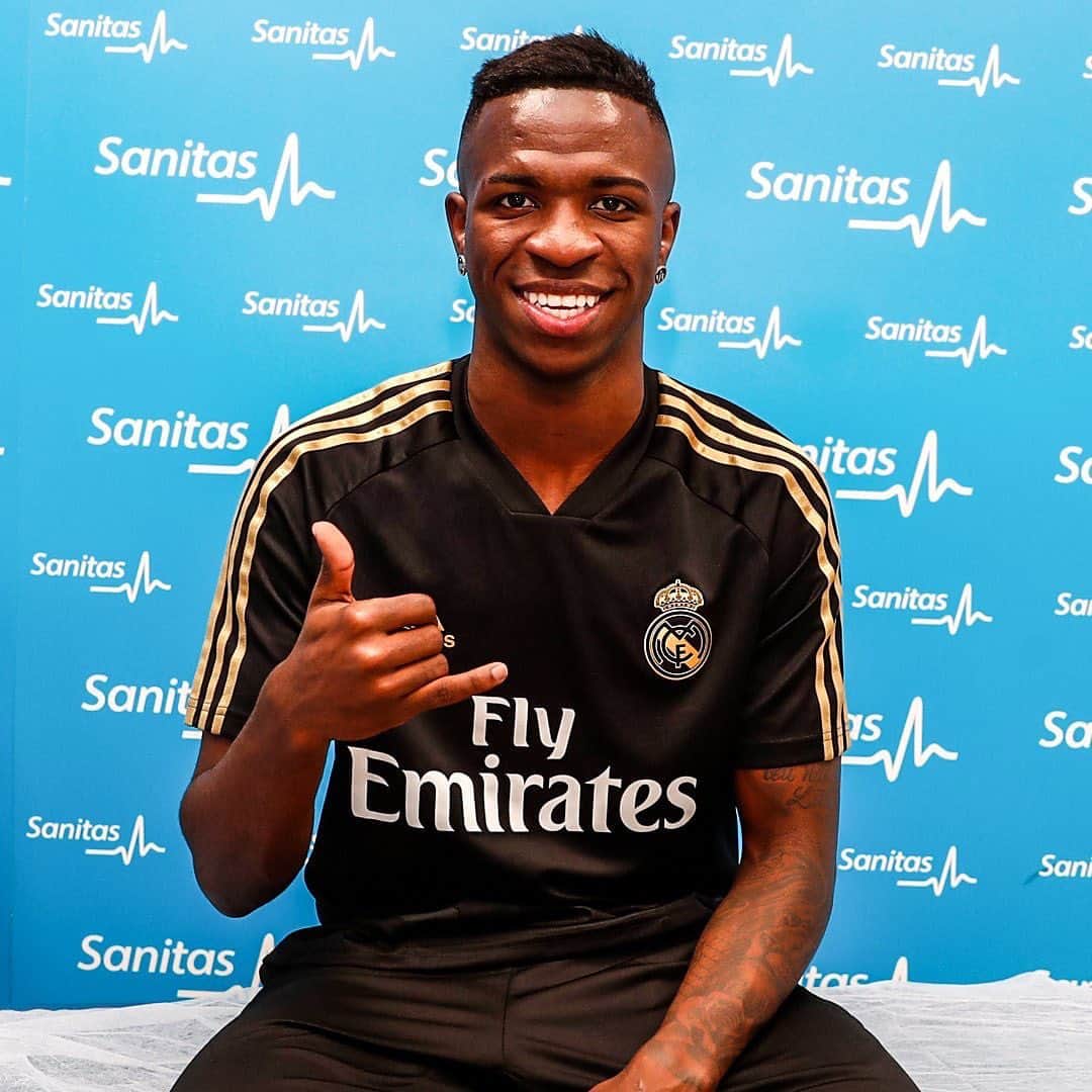 のインスタグラム：「Alegria, alegria e alegria! Vamos, @realmadrid ! Temporada 2019/2020 grandes coisas por vir.. #HALAMADRID 🤙🏾⚽️」