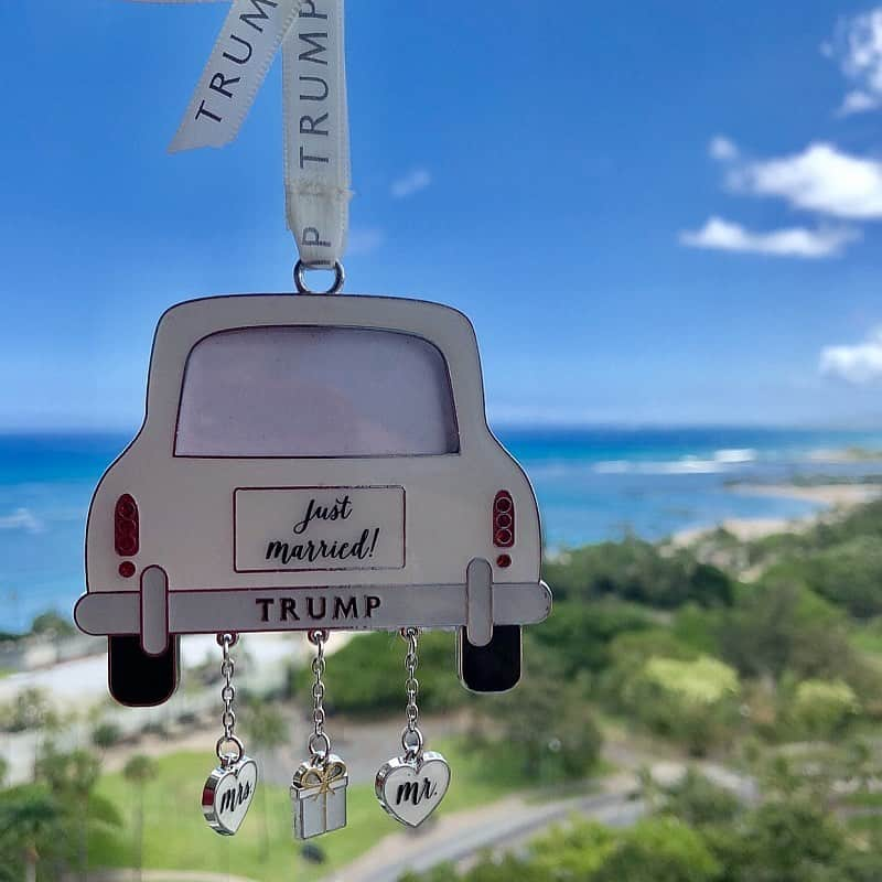 Trump Waikikiさんのインスタグラム写真 - (Trump WaikikiInstagram)「Hawaiian honeymoon memories are made here in paradise.  #trumpwaikiki #NeverSettle #Hawaiianhoneymoon #honeymoons #romancetravel #destinationweddingshawaii #trumpstore #lethawaiihappen #visitoahu  ハワイでハネムーン！ #トランプワイキキ #5つ星ホテル #ハネムーン #カップル #ハワイでウェディング」7月9日 6時33分 - trumpwaikiki