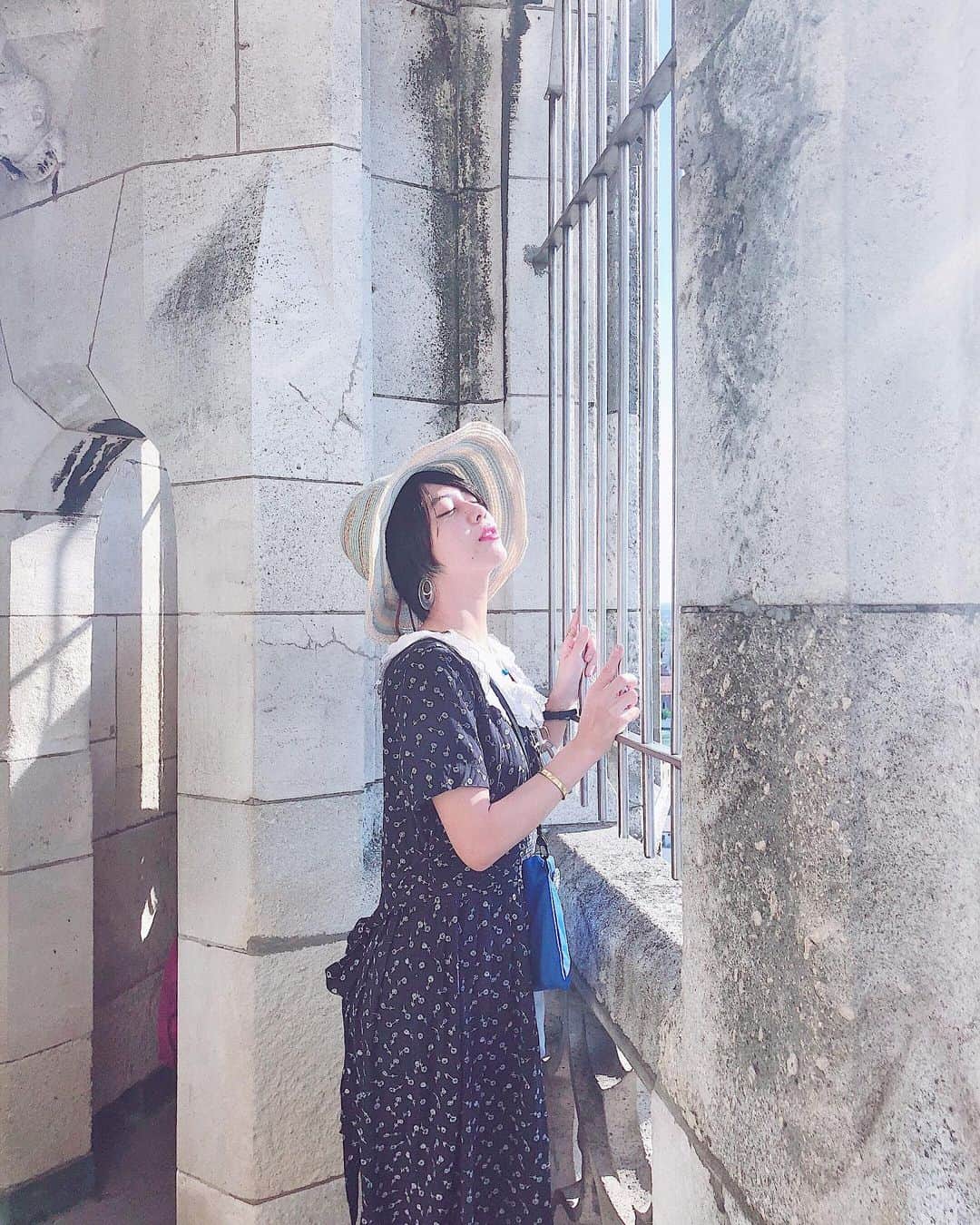 木村仁美のインスタグラム：「光が美しい日々 . 6/24〜暫し旅に出ています。 . . ドイツではあいかが沢山案内してくれました。 本当にありがとう🐈🍋愛 ドイツ語ぺらぺらで心強すぎた🕊」