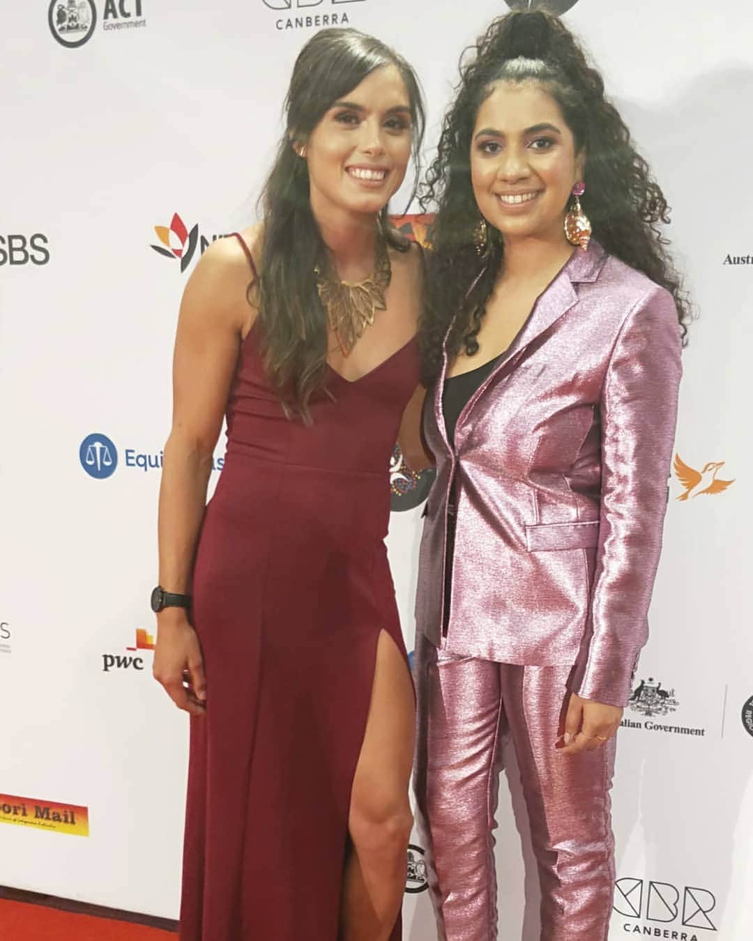 Angeline BLACKBURNさんのインスタグラム写真 - (Angeline BLACKBURNInstagram)「Happy NAIDOC Week all! ❤️💛🖤💚💙⚪This year's National NAIDOC Awards Ceremony was mint. Aside getting glammed up like a typical Leo ♌ , my favourite part of the night was reconnecting with everyone.  Half the time,  I am so far gone into the daily grind of work and training that I forget what's happening around me.  Athletics can be isolating (hell, most sports can be isolating). A lot of the time, I question what I am even doing?  Why I don't do the typical day-to-day stuff? Sometimes, I even feel inadequate or not talented enough to justify my life choices.  But each and everytime I reconnect back with my crew,  I feel the fire 🔥 being stoked and I get excited about being able to live a life I love.  Long story short, I am a reflection of my community.  #naidoc #naidocawards2019 #indigenous #aboriginal #canberra」7月9日 6時39分 - ang_blackburn