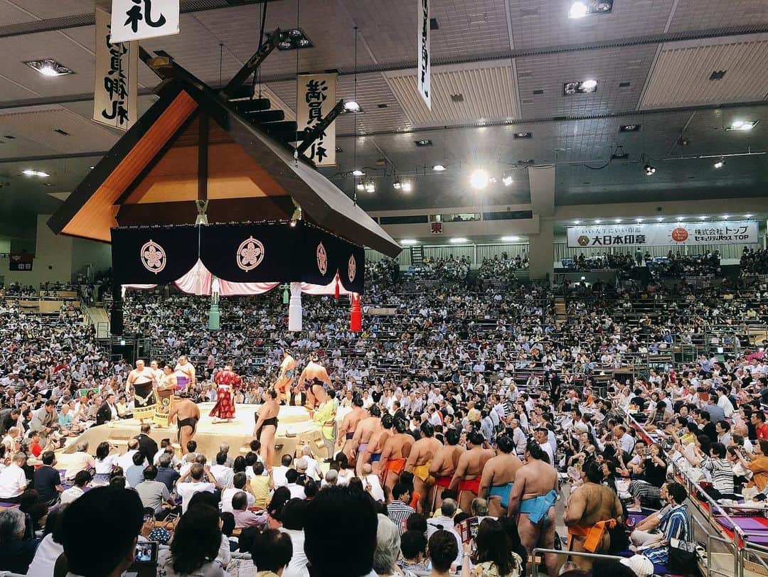 永田レイナさんのインスタグラム写真 - (永田レイナInstagram)「初の大相撲 名古屋場所 with @meguru_joyholic  ジェイさんにも偶然会いました。 ちゃんこも美味しかったし お相撲も迫力満点で楽しかったです。  #大相撲 #名古屋場所 #相撲 #6時から13時までのランナー3人」7月8日 21時45分 - reina_nagata