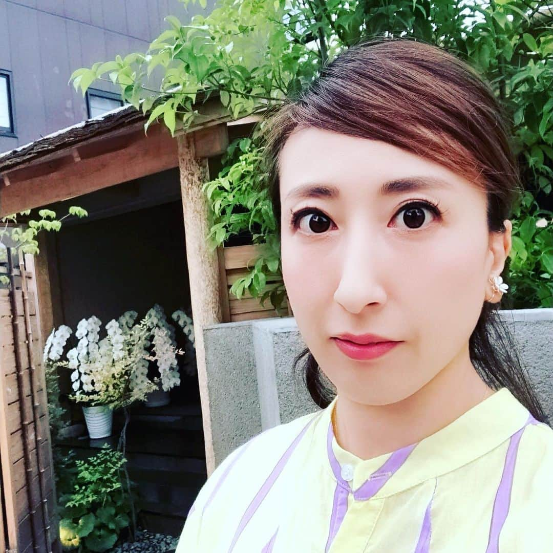 小川薫さんのインスタグラム写真 - (小川薫Instagram)「今宵はしんゆうと 堺の鮨おおがさんへ🍣  親友 心友 真友 深友 信友💕💕💕💕 .  #salondeclover  #サロンドクローバー #小川薫 #おもてなし #おもてなし料理教室 #料理教室 #料理研究家 #テーブルコーディネート #テーブルコーディネーター  #大阪料理教室 #cookingclass  #tablesetting  #堀江 #堀江公園 #tablecoordinate #パーティーフード #おもてなし料理  #夏の中華 #中華 #中華レッスン #夏のおもてなし #おおが」7月8日 21時46分 - salondeclover