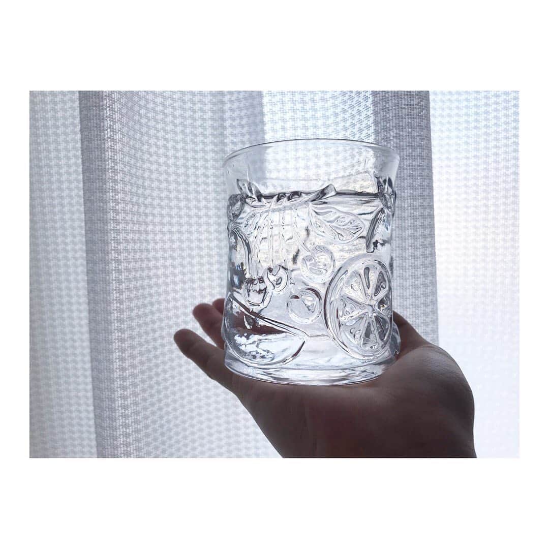 彩香さんのインスタグラム写真 - (彩香Instagram)「#ヒロロ の#francfranc で買ったグラス♡ フルーツ柄が可愛すぎて一目惚れしました🍒🥝🍉🍌 起きてからこのグラスで飲み物を一杯飲むのが毎朝の楽しみです✨ 今日はお水を飲みましたよ〜♪ #ヒロロ #駅前 #弘前 #hirosaki #francfranc」7月8日 21時48分 - saika_ringomusume
