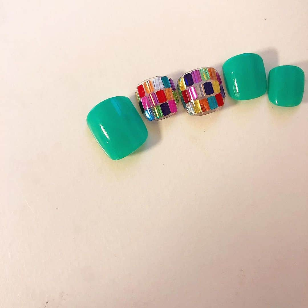 Kana Kobayashiさんのインスタグラム写真 - (Kana KobayashiInstagram)「お問い合わせ ☎︎07069989946 LINE🆔 @wno5786r #nail #jelnail #nailart #accessory #fashion #Anela #beauty #ジェルネイル #ネイルアート #表参道 #小林奏 #wedding #bridal #ウェディング #子連れok  #大人ネイル #ネイル #青山 #シンプルネイル #緑 #green  #pedicure #ホログラム #夏ネイル #カラフルネイル #summernails」7月8日 21時51分 - anela_kana