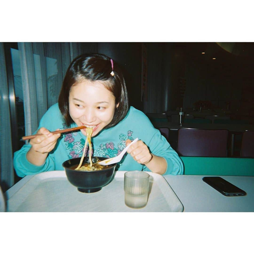 奈緒さんのインスタグラム写真 - (奈緒Instagram)「. うどんを食べるかわいいシンイーの番です #金澤美穂ちゃん #あなたの番です #奈緒のカメラ」7月8日 21時52分 - sunaosquare