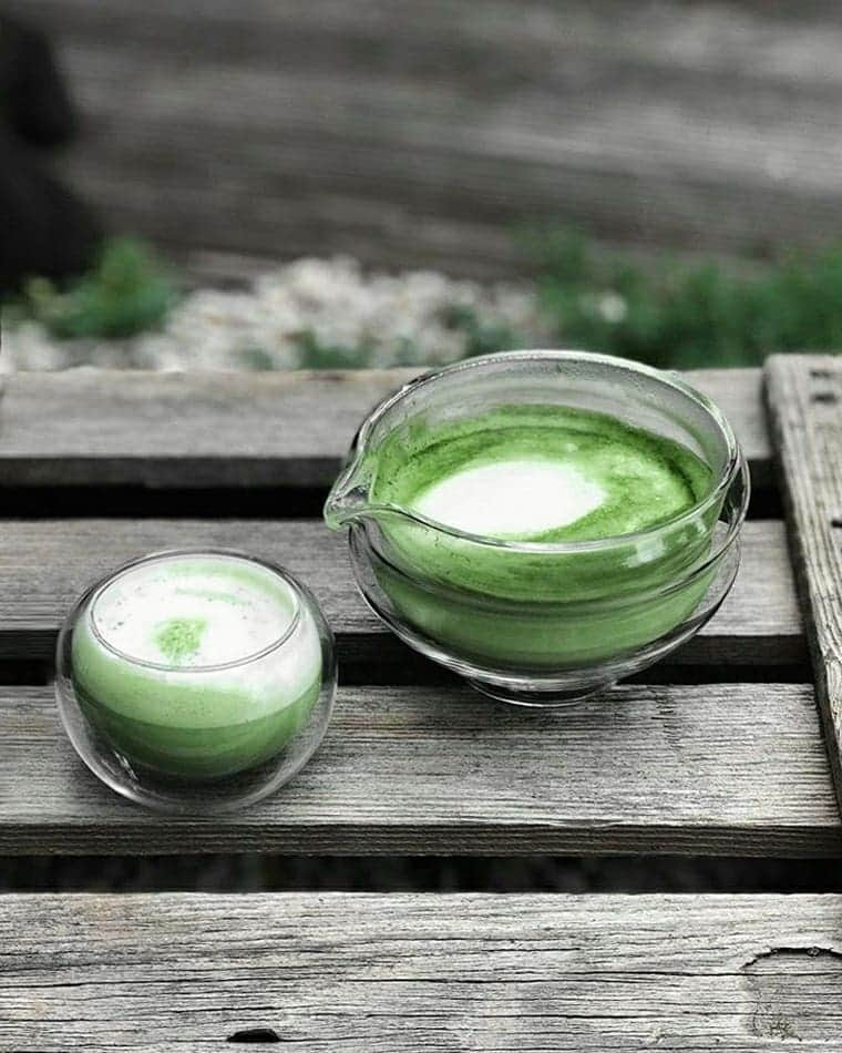 Matchæologist®さんのインスタグラム写真 - (Matchæologist®Instagram)「🙋 Tag your #MatchaLover friends who need to check out this beautifully prepared matcha latte featuring our Glass Katakuchi Matcha Making Bowl. Haven’t got one yet? Don’t worry – it’s never too late! 😎 If you’re looking for an all-in one matcha-making device with a stylish blend of beautiful aesthetics 😍 and ergonomic design, this #Matcha Katakuchi Bowl 🌿 is perfect for you 💚 (now with a 15% discount until Wednesday only!!) We cannot thank our amazing client @_danielamayer_ enough for this gorgeous capture. 🙏🙇 . 🚨 Summer Sale is Now On!! 🌞 Apply ‘SUMMER19’ 🌞 at the checkout for 15% off sitewide. Discount valid until midnight Wednesday 10th July ONLY! 💚 . 👉Click the link in our bio @Matchaeologist to begin your #Matchamazing journey . Matchæologist® #Matchaeologist Matchaeologist.com」7月8日 22時01分 - matchaeologist