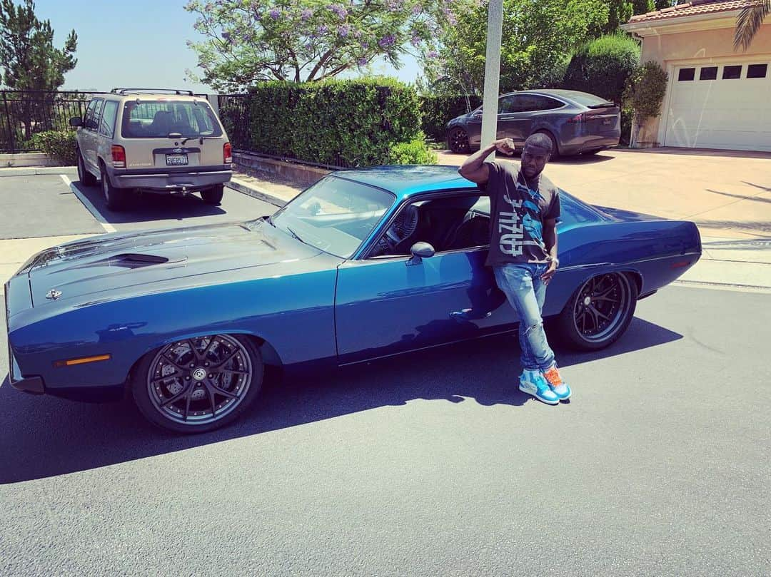 ケビン・ハートさんのインスタグラム写真 - (ケビン・ハートInstagram)「I added some more muscle to the family for my 40th....welcome home "Menace" #MuscleCarLover」7月8日 21時59分 - kevinhart4real