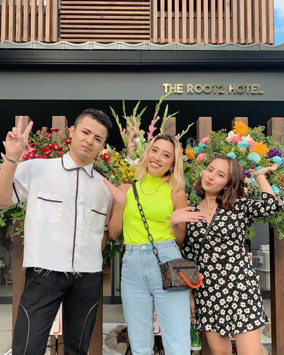 Julia Castroさんのインスタグラム写真 - (Julia CastroInstagram)「アリサちゃんにご招待頂き @the_root2_hotel のオープニングパーティへ行ってきました🧡🧡🧡 アリサちゃんがプロデュースされたお部屋はどこも超超超素敵すぎて感動😭 各部屋のインテリアが可愛すぎて何泊もしたくなっちゃうくらい！ 京都に行った時には是非泊まってみてほしい❤️ YouTubeも撮ったからお楽しみにしてて🔥🔥 そして初めましての @aoi186 さん🧡 たっくさんお話しできて楽しい時間を過ごせました🧡 * #root2hostel #kyoto #kyotohotel #hotel #openingparty  #party #photography  #theroot2hotel  #friends #fashion #outfit #ootd #outfitoftheday  #京都 #ホテル #オープニングパーティ #パーティ #ファッション #服 #写真 #女子 #京都観光のYouTubeもお楽しみにしててね」7月8日 22時16分 - julia.c.0209