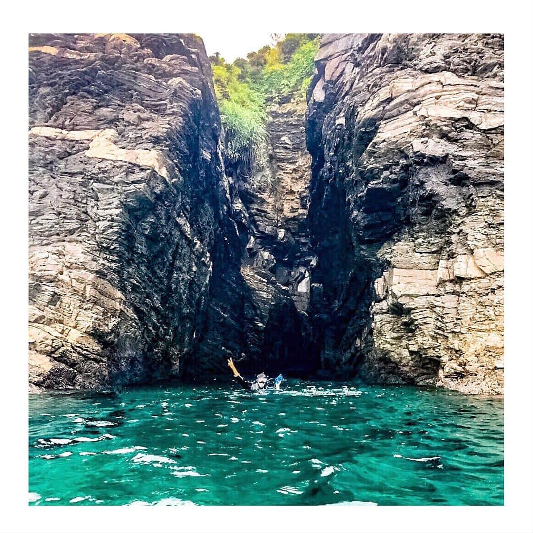 加藤侑紀のインスタグラム：「え、人魚がいる？？違うよゆうきだよ🙈 ・ 看見人魚嗎？？啊～那是我啦～🙈 ・ ・ #keramas #慶良間 #okinawa #渡嘉敷島 #阿波連ビーチ  #シュノーケル #浮潛 #snorkeling #人魚 #海大好き #lovebeach #琉球 #慶良間ブルー #日本 #ハーフ #混血兒 #女優 #演員 #actress #日本語 #日文 #中国語 #中文」
