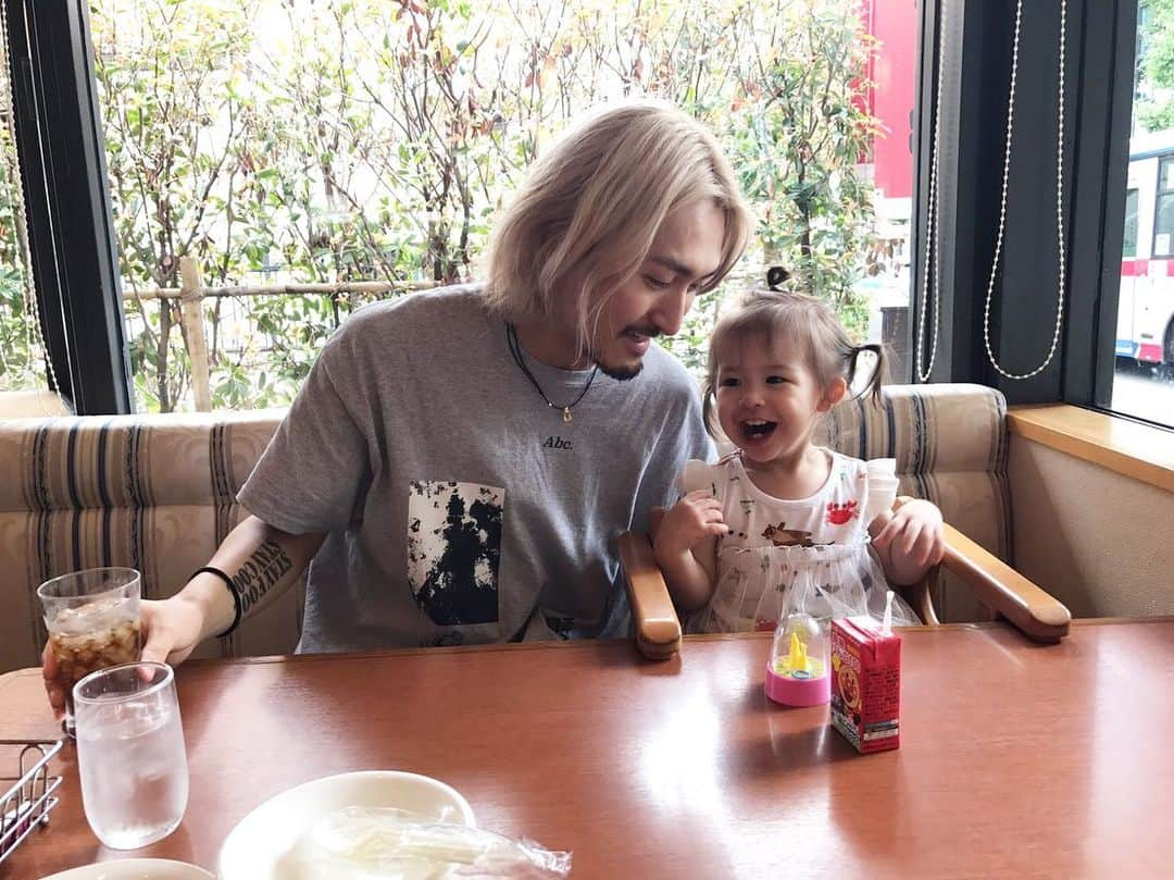 Ryota さんのインスタグラム写真 - (Ryota Instagram)「I spent great time with my family before tour!  Recently she wants to feed me!😁😋」7月8日 22時21分 - ryota_0809