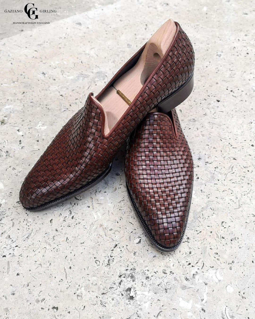 ガジアーノ&ガーリングさんのインスタグラム写真 - (ガジアーノ&ガーリングInstagram)「Bespoke wholecut woven leather - Showcasing it’s beautiful sole. Follow 👉 @gazianogirling」7月8日 22時22分 - gazianogirling