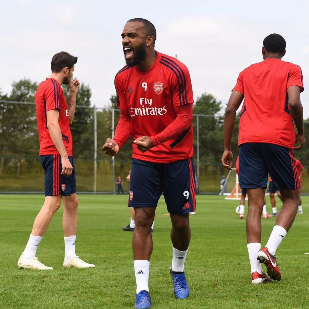 アーセナルFCさんのインスタグラム写真 - (アーセナルFCInstagram)「👊👊 Getting those celebrations warmed up  #Lacazette #Arsenal #preseason #Laca #training」7月8日 22時24分 - arsenal