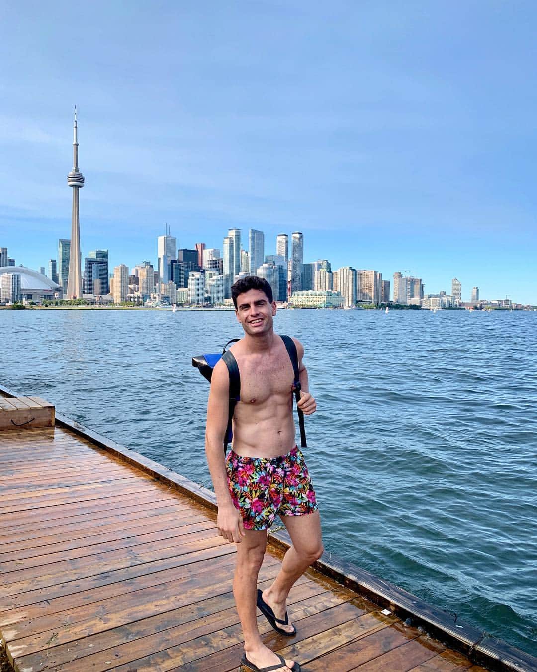 ハビエル・ラジャのインスタグラム：「Toronto summers ☀️ 🤗」