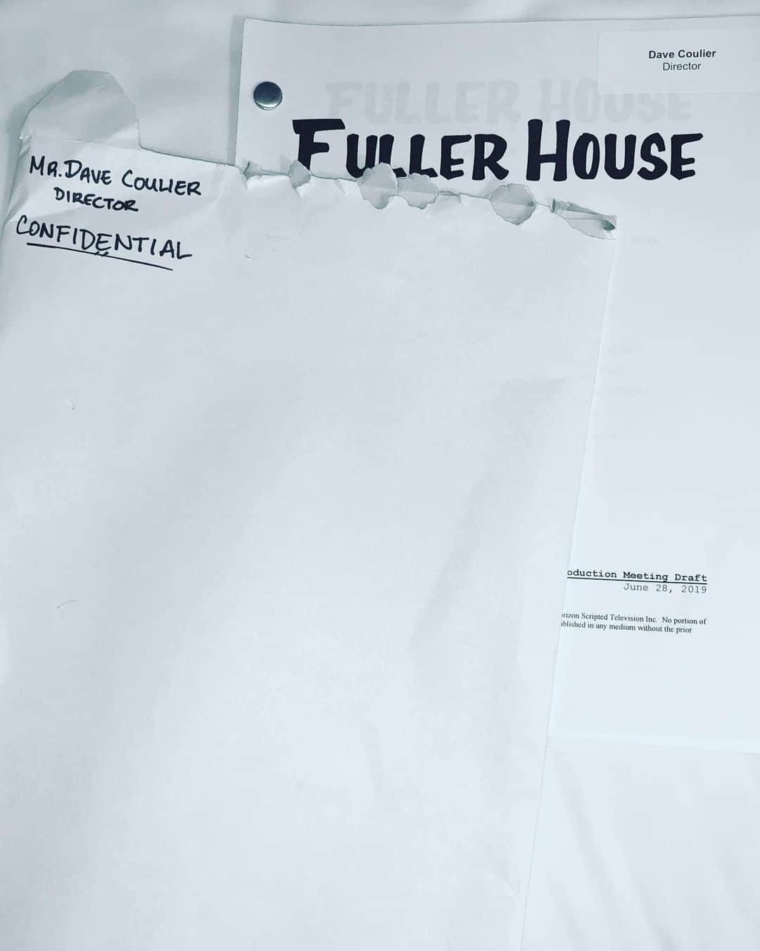 デイブ・クーリエさんのインスタグラム写真 - (デイブ・クーリエInstagram)「Step one: Read @fullerhouse script. Check! Step Two: Make notes. Check! Step Three: Production meeting Monday. Step Four: Direct Fuller House this week! #cutitout #fullerhouse」7月8日 22時31分 - dcoulier