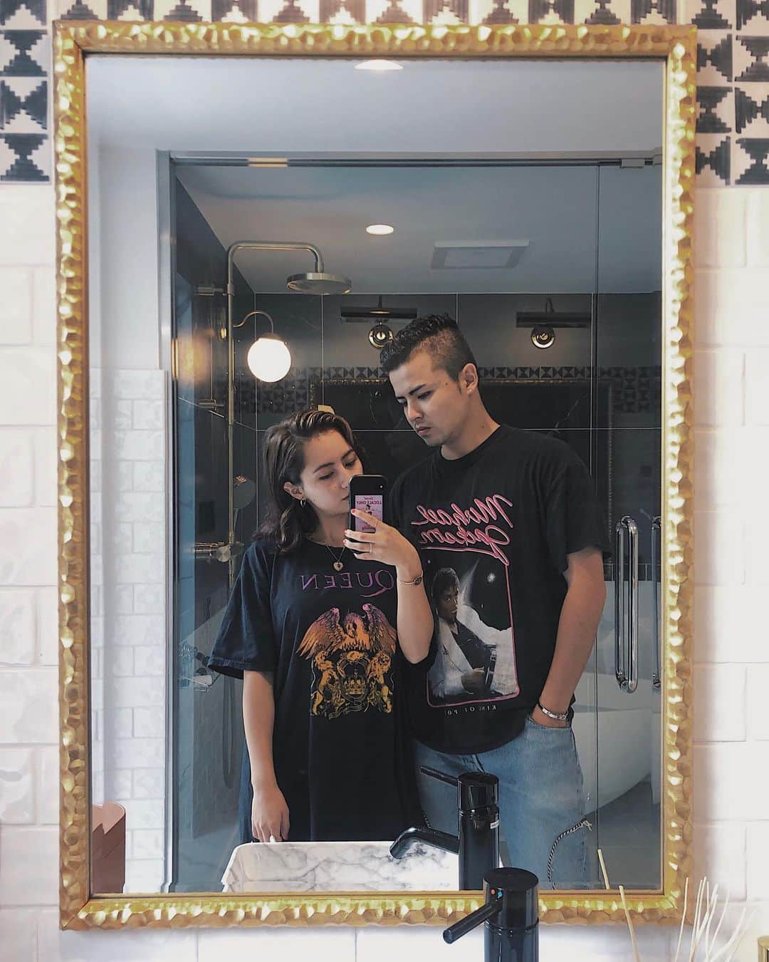 のインスタグラム：「ありさちゃんがプロデュースの京都に新しくオープンした @the_root2_hotel がめっちゃ良かった👏👏👏 京都vlogもたくさん撮ったのでお楽しみに！！！💁🏻‍♂️💁🏻‍♀️ . #0708」