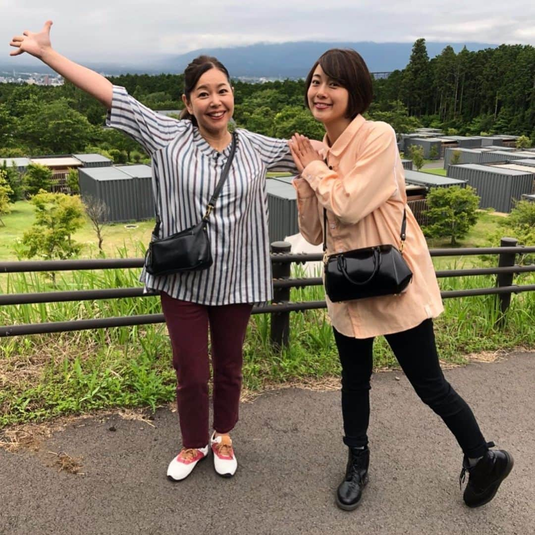 竹岡圭さんのインスタグラム写真 - (竹岡圭Instagram)「7月8日のなかなか日本！〜高速道路女子旅〜は、藤乃煌へ🤗いま流行りのかなりセレブなグランピング😍 後ろに見えてるコンテナコテージの中は、右側にベッドルーム、左側にリビングとバスルーム、センターにオープンリビングとジャグジー。ベッドルームとリビングはもちろんエアコン完備で、ホテルのお部屋と違うのはTVがないことくらい。全部屋が富士山🗻ビューなのですが、残念ながら富士山…見えませんでした😢 その代わりと言ってはなんですが、私あるものを制作致しました。そちらは明日公開しまーす😝tvk毎週月曜日20時55分〜（tvk映らない方もhttp://www.tvk-yokohama.com/naka_jpn/本編動画ONAIR翌日以降見られます）」7月8日 22時38分 - kei_takeoka