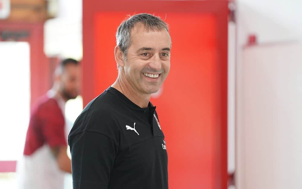 ACミランさんのインスタグラム写真 - (ACミランInstagram)「📸 You never forget your first time. Welcome to Milanello, Coach! 🔴⚫ 📸 I primi passi di Mister Giampaolo a Milanello 🔴⚫ #ForzaMilan」7月8日 22時42分 - acmilan