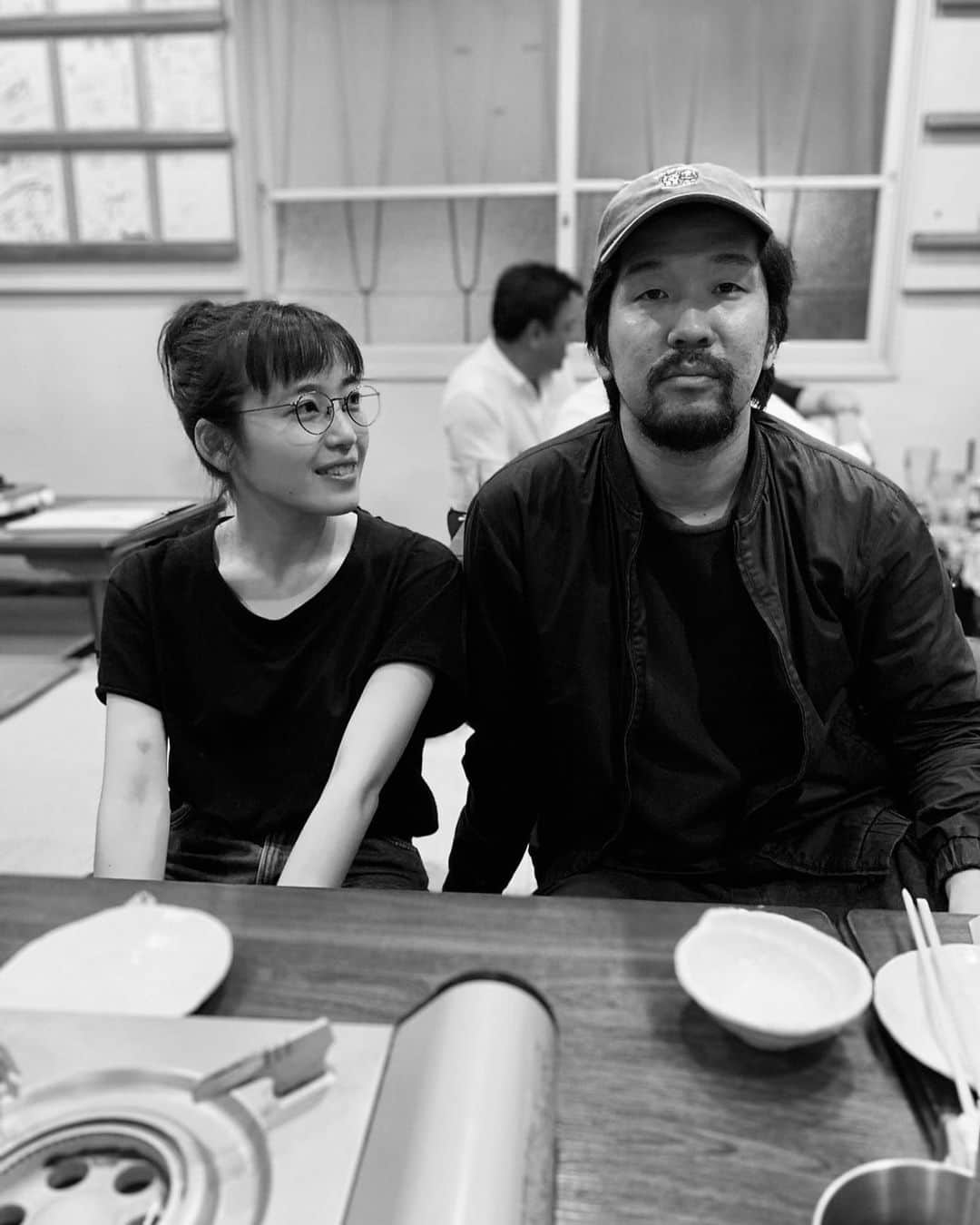 清水みさとさんのインスタグラム写真 - (清水みさとInstagram)「松本亮先輩。中学いっしょ、地元いっしょ、実家の距離5分圏内、最寄りがそんなメジャーではないため、近くの有名な駅名をいっちゃうところまでいっしょ。そんなわけで存分に甘えさせていただいた、初共演した悪い芝居でした！でもその前に、Qちゃんの家で出会っていた先輩！いい写真があったので載せる！ついていきます先輩っ。 大阪公演の時に行った、めちゃくちゃ美味しかった鍋のお店。」7月8日 22時47分 - misatoshimizu35