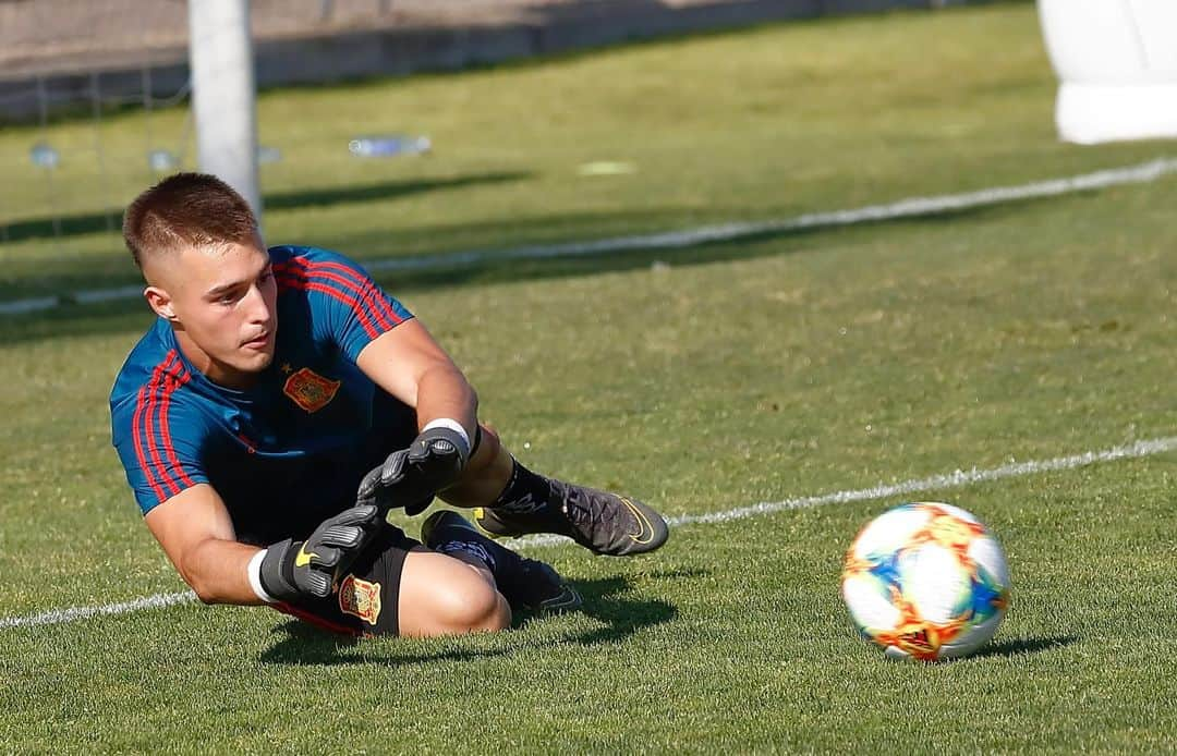 サッカー スペイン代表チームさんのインスタグラム写真 - (サッカー スペイン代表チームInstagram)「💪🏻 ¡Listos para la EURO Sub-19!  #U19EURO」7月8日 22時57分 - sefutbol