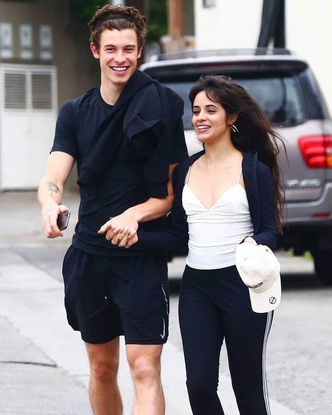 E! Onlineさんのインスタグラム写真 - (E! OnlineInstagram)「We know what Camila Cabello & Shawn Mendes did l̶a̶s̶t̶ this summer. Link in bio for more on their brunch date & tag the friend who needs to know *IT’S HAPPENING!!!!* (📷: Backgrid)」7月8日 22時59分 - enews