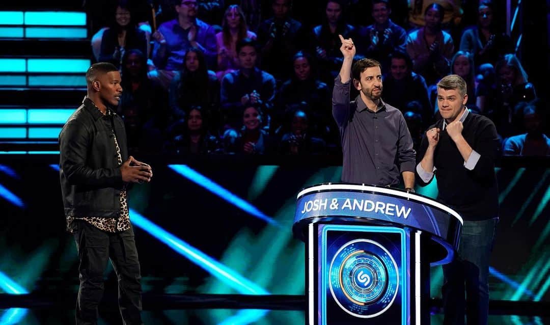 ペリーエリスのインスタグラム：「@iamjamiefoxx was spotted wearing our Leather Bomber Jacket while hosting @beatshazamfox. #PerryEllis #LifeReadySince1976」