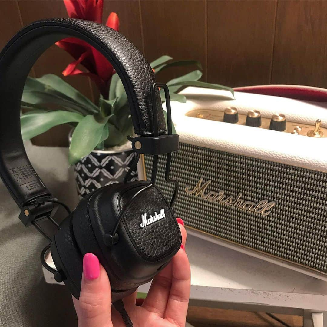 Manitasさんのインスタグラム写真 - (ManitasInstagram)「やっと @marshallheadphones のヘッドフォンもgetしたぁん スピーカーがお気に入りだたのでうれしい！ ヘッドフォンは黒にしたぁん。ぬふふ 今日は久しぶりにおうちでビール飲んでいる。至福〜〜。 #今日も一日おつかれやまです」7月8日 23時02分 - manitassssss