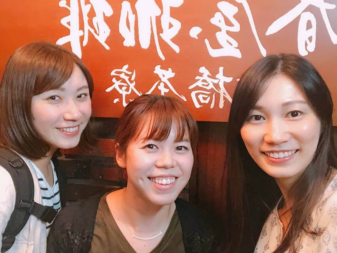 星奈津美のインスタグラム：「高校水泳部の友達と久しぶりに会えた日😘 昔話？で盛り上がり、競技人生で一度はレースで失格したことあるよね？って話になったけど、私は大会に出てた二十数年間で思い出してもたぶん一度もなくて、意外と優秀だって話になった（笑） そしてレース前の招集に間に合わなかった事も一度もないんだけど、なぜか引退してから招集に間に合わずレースに出られないという夢をもう何度も見てて、毎回コーチに怒られるどうしようっていうところで目が覚める。。（笑）なにか意味があるのかな😂😂 #春日部共栄高校 #水泳部」