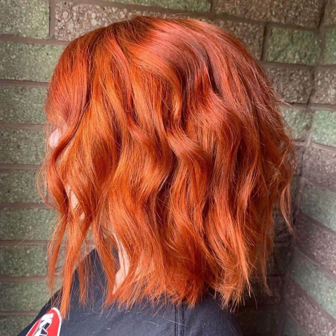 CosmoProf Beautyさんのインスタグラム写真 - (CosmoProf BeautyInstagram)「Turning up the Summer Heat with this Firey Copper🔥 ✨ @fillyminach used @marianilastockholm Colour Refresh Bright Copper as a glaze on his client's fresh copper color🧡  Intensify a current color, or go for a temporary color change with #MariaNila Colour Refresh products. Find these natural 🌿, vegan & cruelty-free 🐇 products EXCLUSIVELY at #cosmoprofbeauty for #licensedtocreate beauty pros.  #repost #marianilastockholm #redheads #copperhair #redhair #redhaircolor #redhairdontcare」7月8日 23時05分 - cosmoprofbeauty