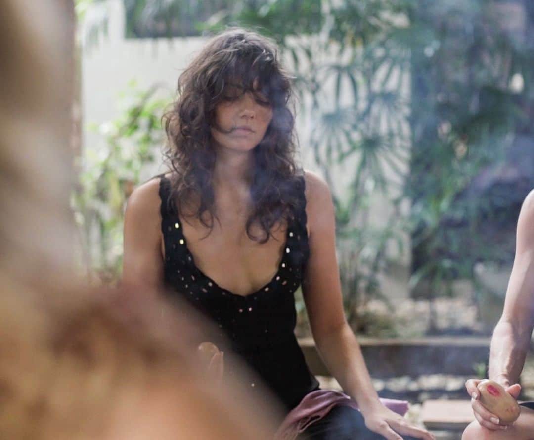 Amelia Zadroのインスタグラム：「My spirituality isn’t just about finding and sharing love and light, It’s also about bringing light to the raw, the messy, the dark and the wild parts of life, Finding love here and Seeing the beauty here too」