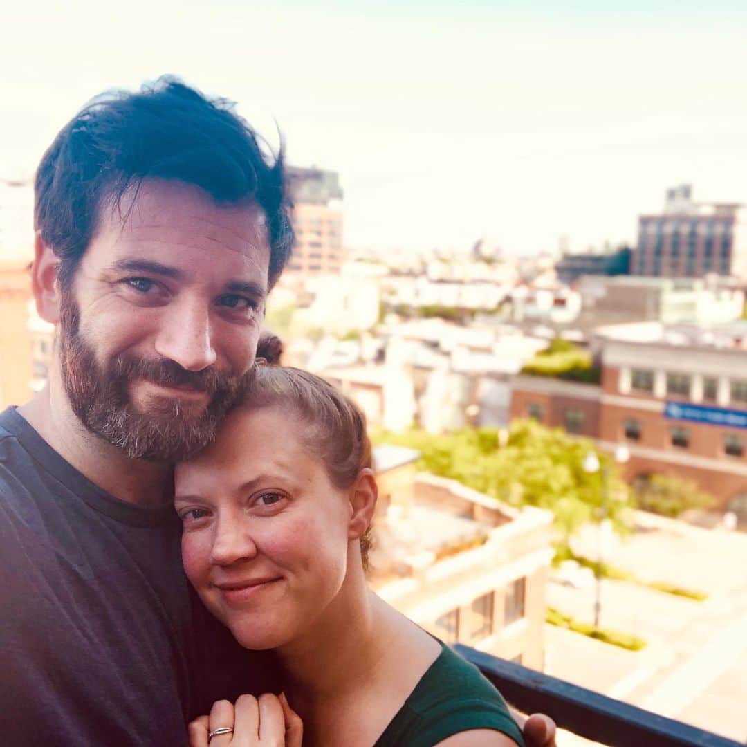 のインスタグラム：「It’s the real moving day here in Chicago. This city and the people in it have left an imprint on our hearts as big and wide as the city itself. We came here just after getting married to a new job and quickly fell in love with everything Chicago has to offer. Thanks for all the memories, we’ll visit often ❤️.」